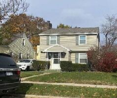 Pre-foreclosure in  Pershing Dr Lansing, MI 48910