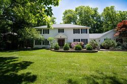 Pre-foreclosure in  N Woodridge Ct Dunlap, IL 61525