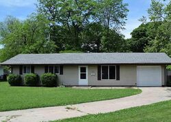 Pre-foreclosure in  N Drury Ln Peoria, IL 61604