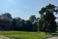 Pre-foreclosure in  Ottawa Dr Pontiac, MI 48341