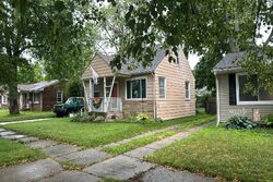 Pre-foreclosure in  Camden St Ferndale, MI 48220