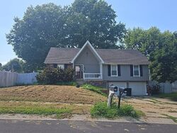 Pre-foreclosure in  N HARTFORD RD Independence, MO 64058