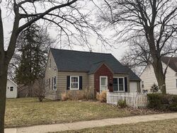 Pre-foreclosure in  OAKLAWN ST NE Grand Rapids, MI 49505