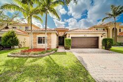 Pre-foreclosure in  NE 15TH DR Homestead, FL 33033