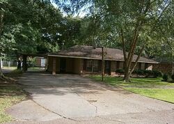 Pre-foreclosure in  Gwendolyn Dr Baker, LA 70714
