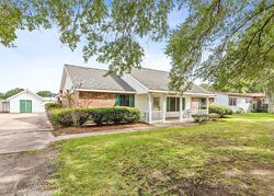 Pre-foreclosure in  Hebert Ave Breaux Bridge, LA 70517
