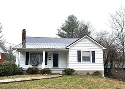 Pre-foreclosure in  S Lincoln Blvd Hodgenville, KY 42748
