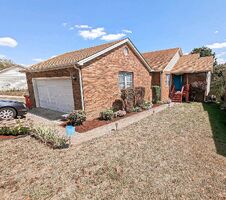 Pre-foreclosure in  Village Dr Frankfort, KY 40601