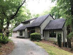 Pre-foreclosure in  Blackwater Trl Atlanta, GA 30328