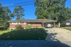 Pre-foreclosure in  HILLTOP RD Jonesboro, GA 30236