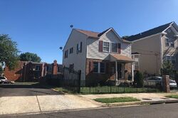 Pre-foreclosure in  DRAKE PL SE Washington, DC 20019