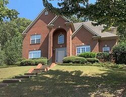 Pre-foreclosure in  SCARLET OAK DR Maylene, AL 35114