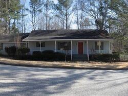 Pre-foreclosure in  Tanglewood Ave Auburn, AL 36832