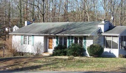 Pre-foreclosure in  WASHINGTON AVE Etowah, TN 37331
