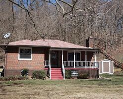 Pre-foreclosure in  WALTON RD Finleyville, PA 15332