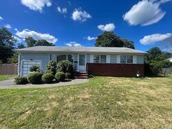 Pre-foreclosure in  Nicolls Rd Deer Park, NY 11729