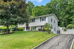 Pre-foreclosure in  Meadow Lark Rd Montgomery, NY 12549