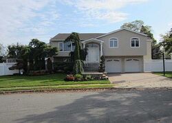 Pre-foreclosure in  Seawane Dr Merrick, NY 11566