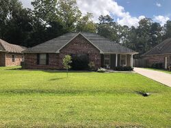 Pre-foreclosure in  Mulberry Cir Ponchatoula, LA 70454