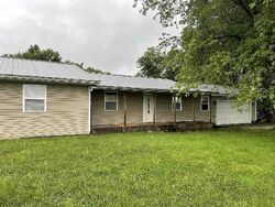 Pre-foreclosure in  OLD UNION CHURCH RD Bowling Green, KY 42104