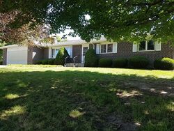  Maple Dr, Sterling IL