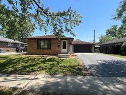 Pre-foreclosure in  Michigan Ave South Holland, IL 60473