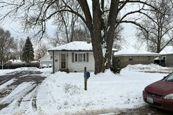 Pre-foreclosure in  Kingsley Dr Machesney Park, IL 61115