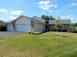 Pre-foreclosure in  Treecrest Dr Rockton, IL 61072