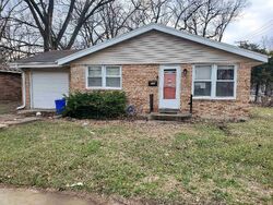 Pre-foreclosure in  Woodlawn Ave Rockford, IL 61103