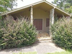 Pre-foreclosure in  Lake Bluff Dr Waynesboro, GA 30830