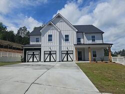 Pre-foreclosure in  Silvercrest Dr Acworth, GA 30101