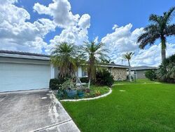 Pre-foreclosure in  Se 17th Pl Cape Coral, FL 33904