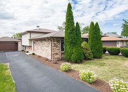 Pre-foreclosure in  182nd Pl Lansing, IL 60438
