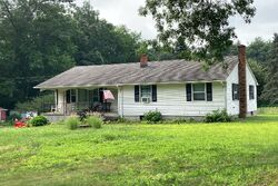 Pre-foreclosure Listing in HARRINGTON RD BROAD BROOK, CT 06016