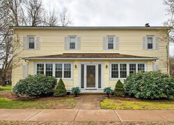 Pre-foreclosure in  Niles Rd Windsor, CT 06095