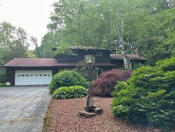 Pre-foreclosure in  Mower St Paxton, MA 01612