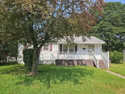 Pre-foreclosure in  Tallwood Dr Hampton, VA 23666