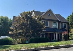 Pre-foreclosure in  Hamilton Trl Totowa, NJ 07512