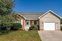 Pre-foreclosure in  Pride Cir Broadway, VA 22815