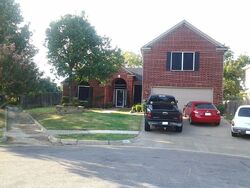 Pre-foreclosure in  ENGLESIDE DR Arlington, TX 76018