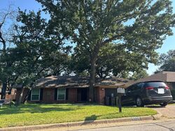 Pre-foreclosure in  Valley Ridge Ct Arlington, TX 76017