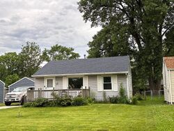 Pre-foreclosure in  Chalmers Ave Peoria, IL 61607