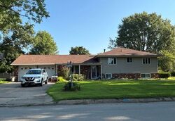 E Vine St, Farmington IL