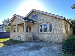 Pre-foreclosure in  S Roman St New Orleans, LA 70125