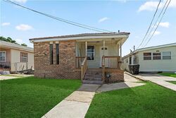 Pre-foreclosure in  Buchanan St New Orleans, LA 70122