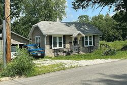 Pre-foreclosure in  DUCK RD Grandview, MO 64030