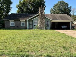 Pre-foreclosure in  Dennis St Greenville, MS 38701