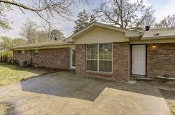 Pre-foreclosure in  Dogwood Dr Vicksburg, MS 39180