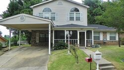 Pre-foreclosure in  Greenview Dr Vicksburg, MS 39183