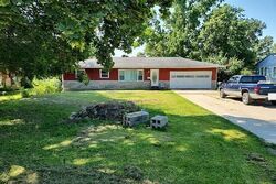 Pre-foreclosure in  W Semor Dr Decatur, IL 62521